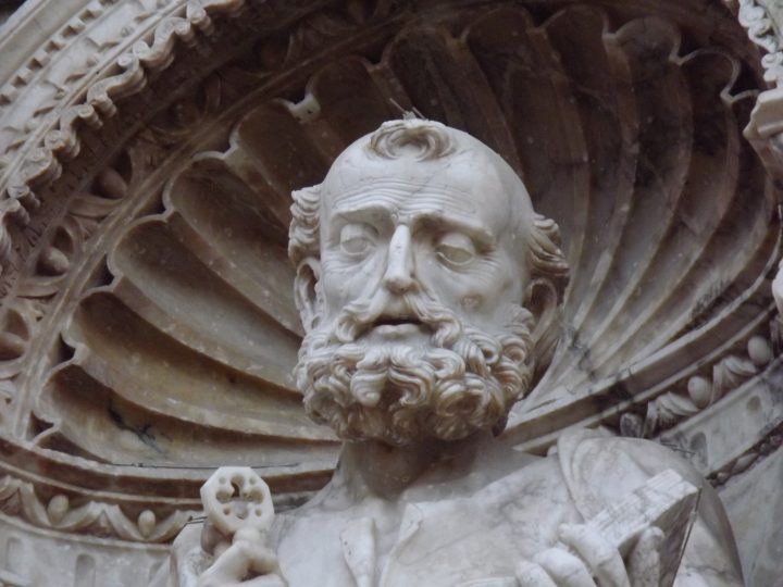 La portada de la Colegiata de Santa María “nos trae de cabeza”